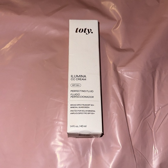 TOTY Ilumina CC Cream SPF 50 5W2 - Picture 4 of 5